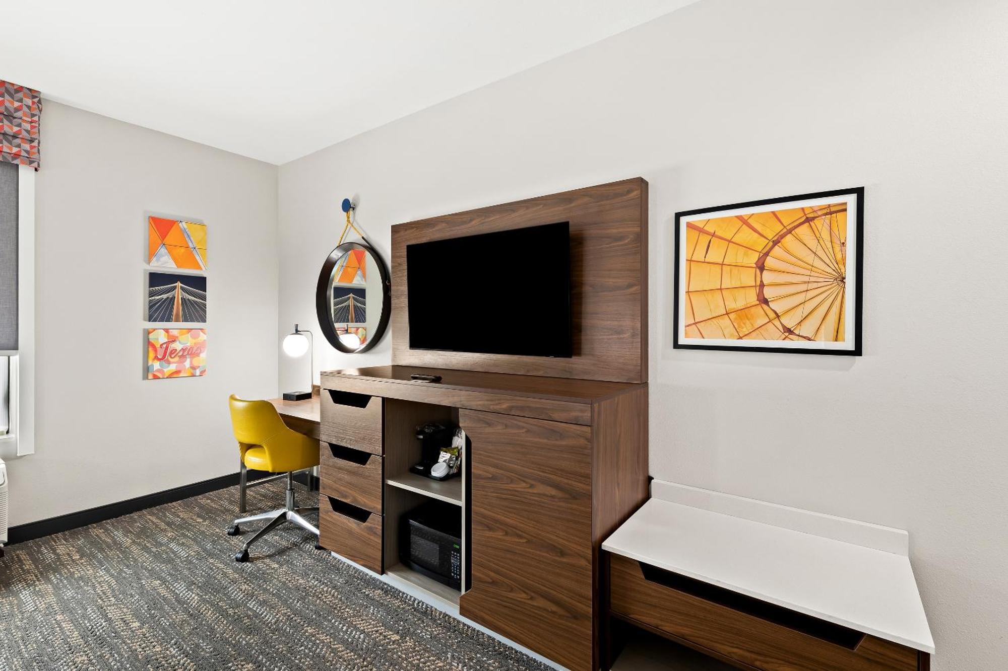 Hampton Inn Лонгвю Екстериор снимка
