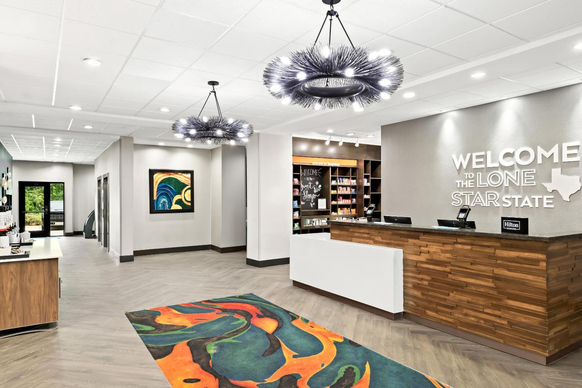 Hampton Inn Лонгвю Екстериор снимка