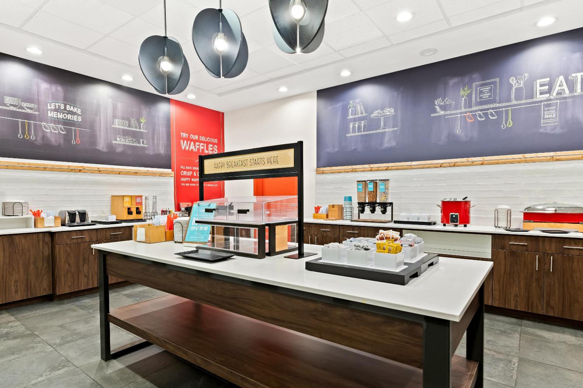 Hampton Inn Лонгвю Екстериор снимка