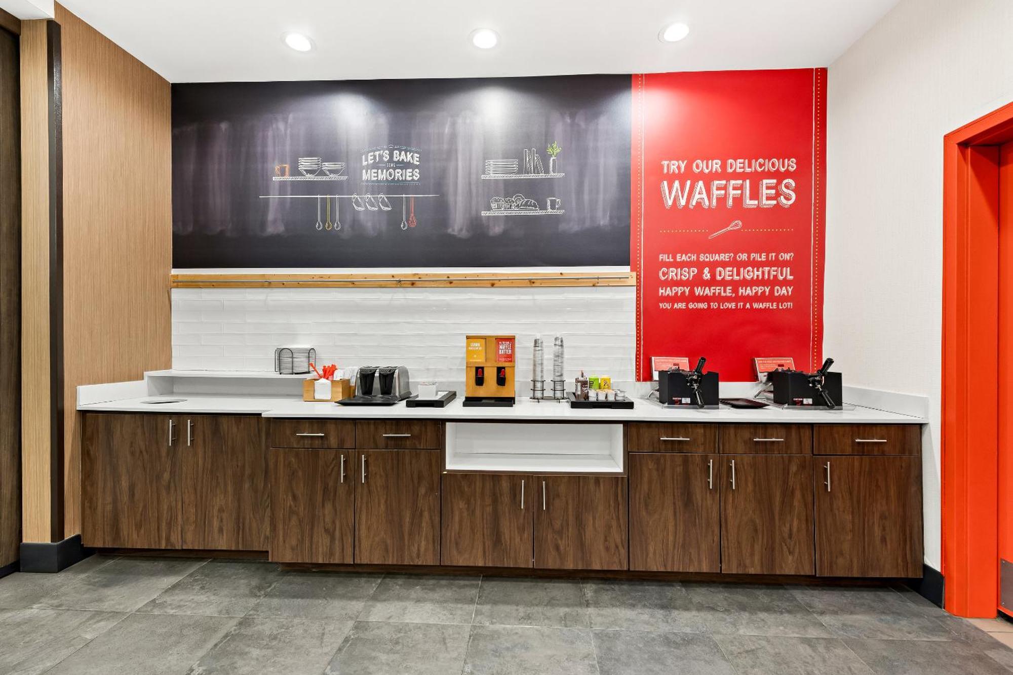 Hampton Inn Лонгвю Екстериор снимка