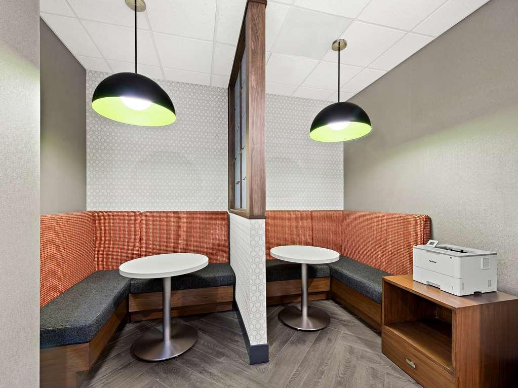 Hampton Inn Лонгвю Съоръжения снимка