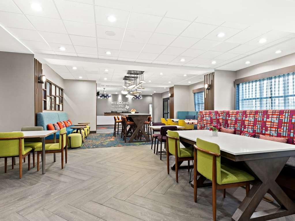 Hampton Inn Лонгвю Ресторант снимка